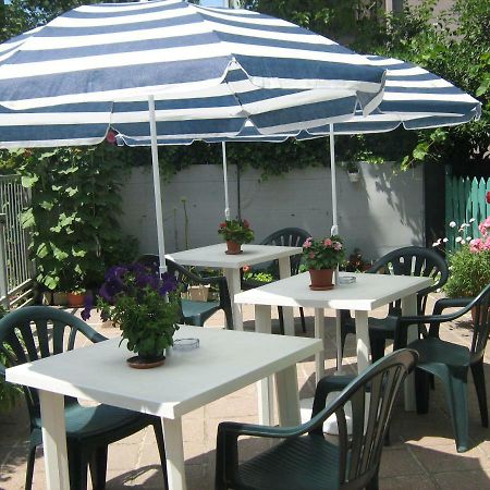 Sirenapop Concept B&B Rivazzurra Di Rimini Екстериор снимка