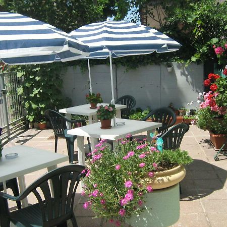 Sirenapop Concept B&B Rivazzurra Di Rimini Екстериор снимка