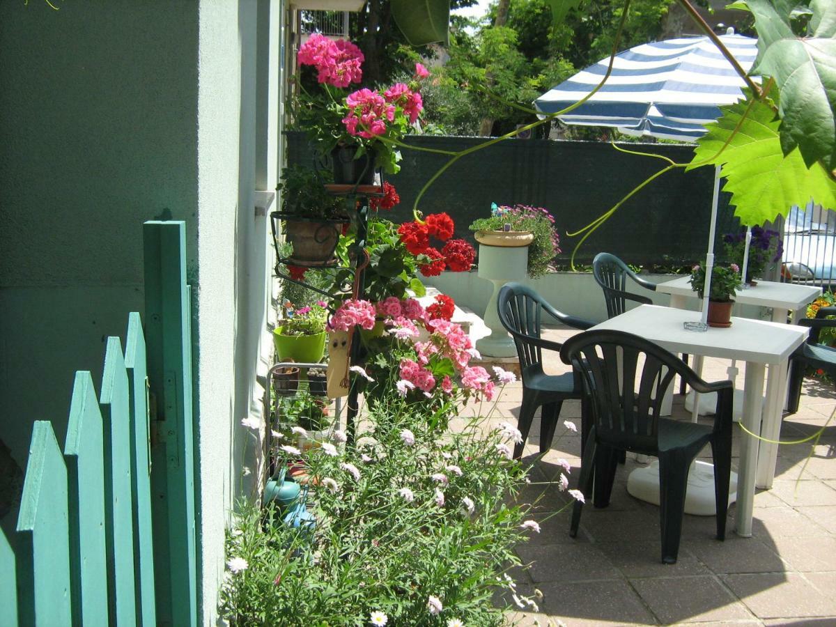Sirenapop Concept B&B Rivazzurra Di Rimini Екстериор снимка