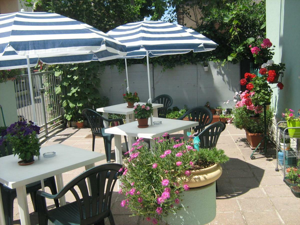 Sirenapop Concept B&B Rivazzurra Di Rimini Екстериор снимка